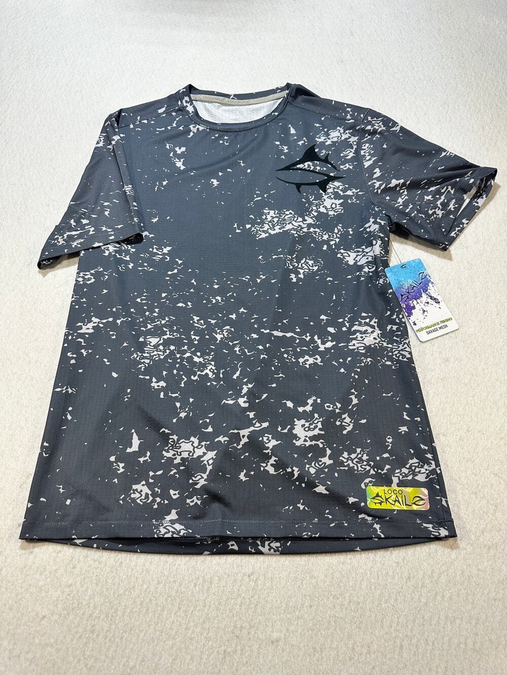Loco Skail Mens Small Savage Mesh Fishing Shirt Gray Camo Skull Graphic NWT